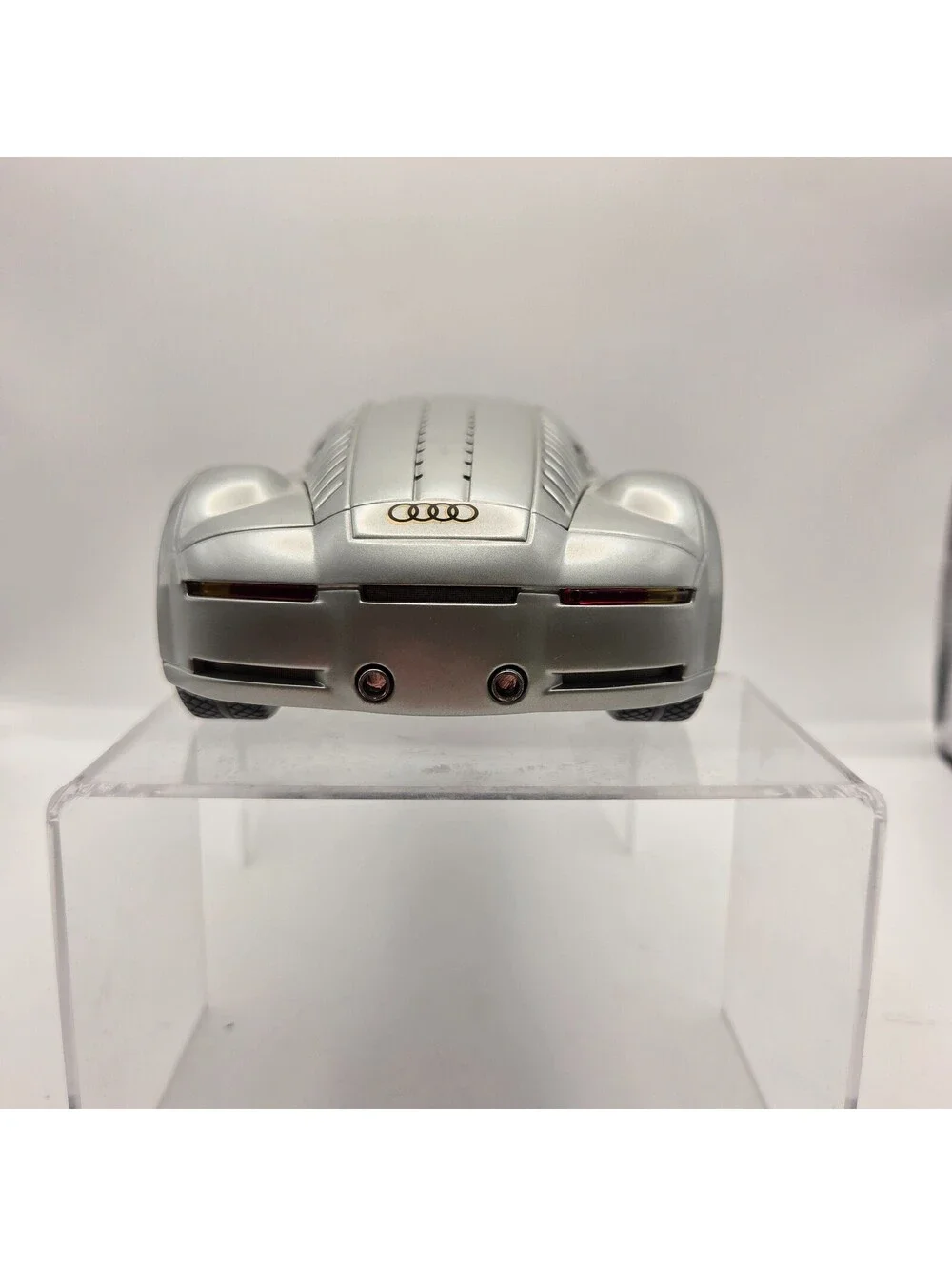 Maisto Audi Supersportwagen Rosemeyer 1:18 Diecast Model Car Silver